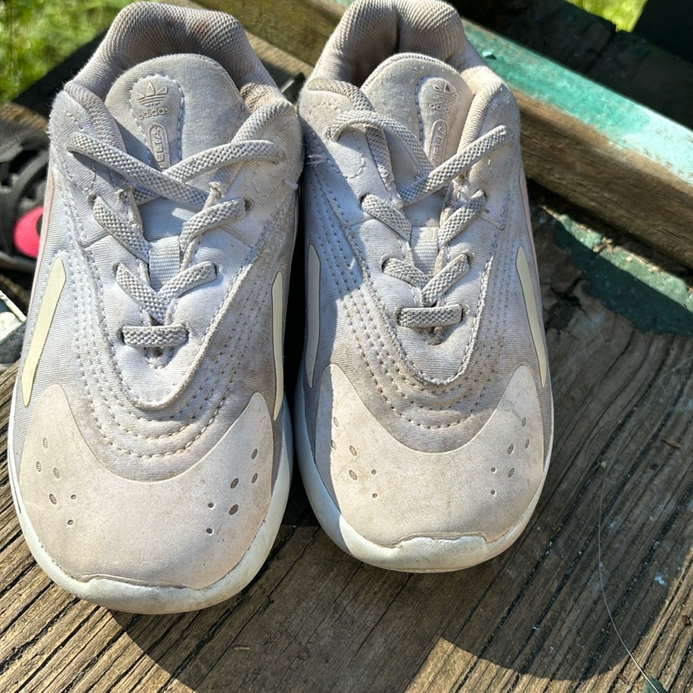 Girls shoes